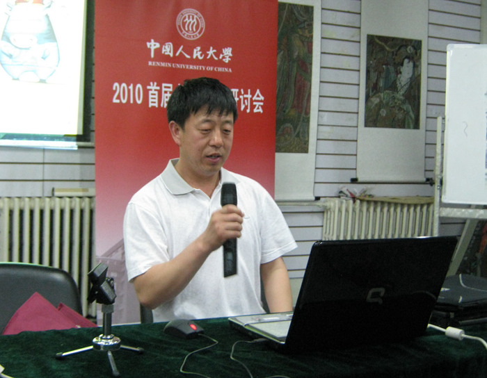 在人大艺术学院进行交流