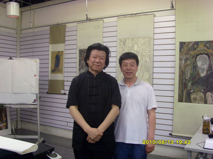 与吴震启先生合影